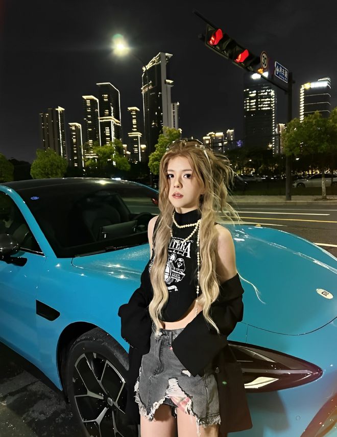 主质量都这么高的吗？仙女也就长这样吧PG电子麻将胡了2小米SU7的美女车(图2)