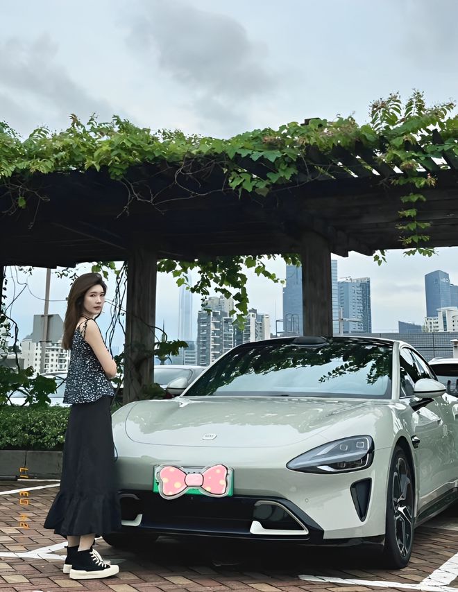 主质量都这么高的吗？仙女也就长这样吧PG电子麻将胡了2小米SU7的美女车(图5)