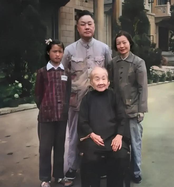 亲急匆匆去南京找人她探监她擦洗遗体麻将胡了2模拟器杨开慧母子入狱后母(图8) 亲急匆匆去南京找人她探监她擦洗遗体麻将胡了2模拟器杨开慧母子入狱后母(图8)